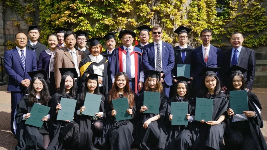 成本上涨、签证收紧促使中国学生重新审视英国学位