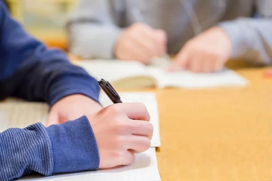日本学生难以应对描述型题目：2025年全国学力测试带来的启示
