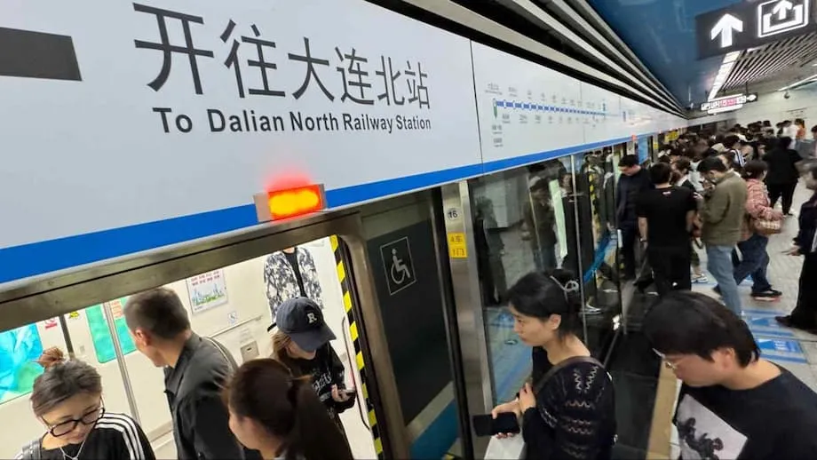 中国地铁系统在亏损加剧之际涨价减班：国内外形势一览