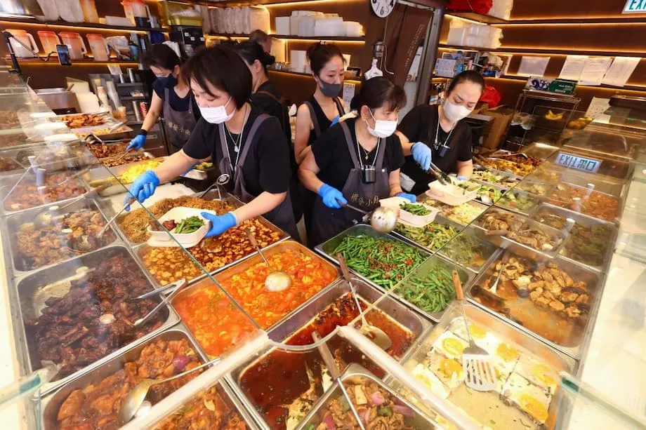 香港餐饮业在经济不确定性加剧之际艰难应对，倒闭潮愈演愈烈