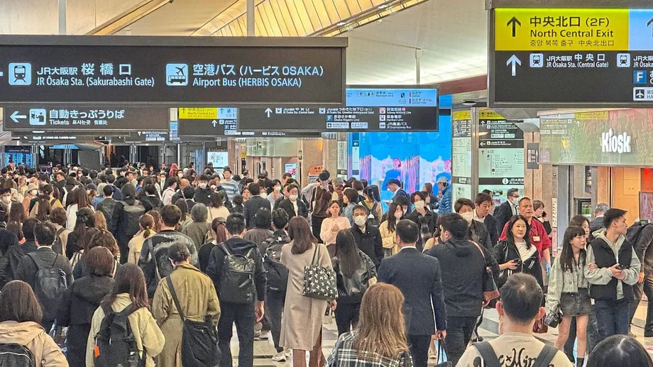 日本旅游业蓬勃发展：经济收益与当地压力并存，亟须可持续解决方案