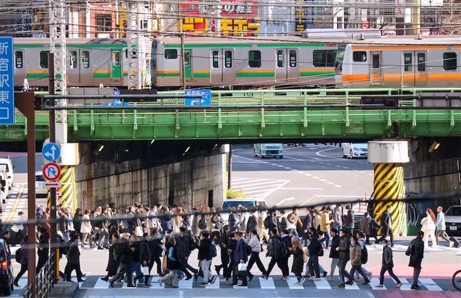 东京通勤拥挤加剧：列车拥堵为何再度攀升