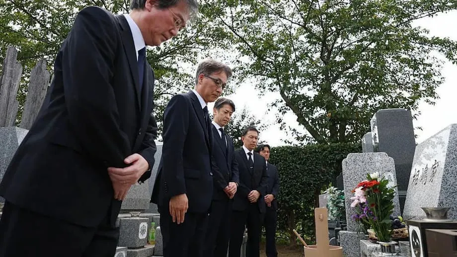 日本墓前致歉：相岛静夫悲剧案与“人质司法”危机