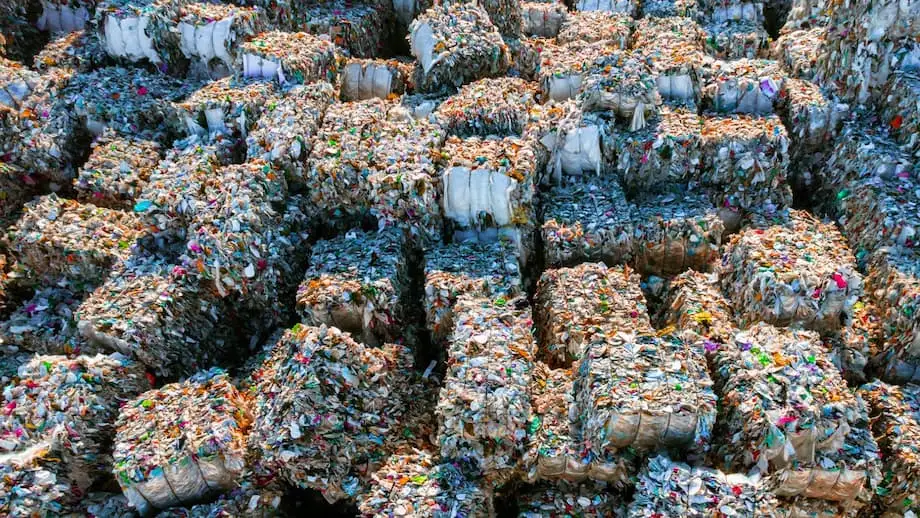 塑料废弃物一步转化为汽油取得突破：中美团队为回收树立新标杆