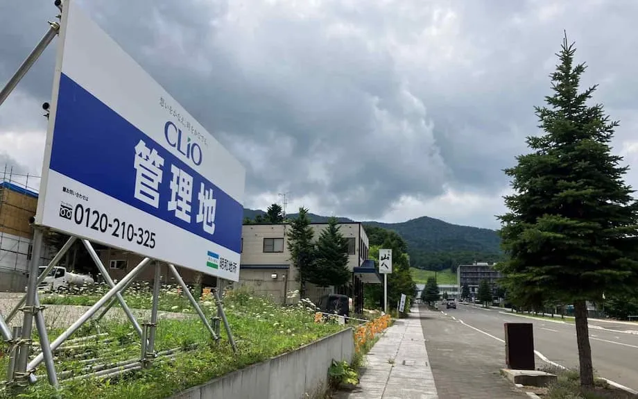 北海道富良野：下一个二世古？旅游热潮推动房地产繁荣，社区面临变迁