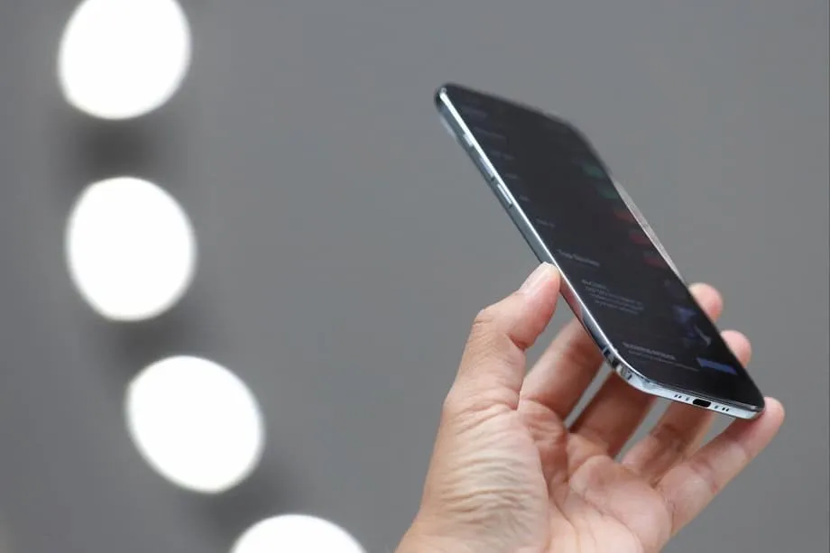 苹果因等待 eSIM 审批推迟 iPhone Air 在中国上市