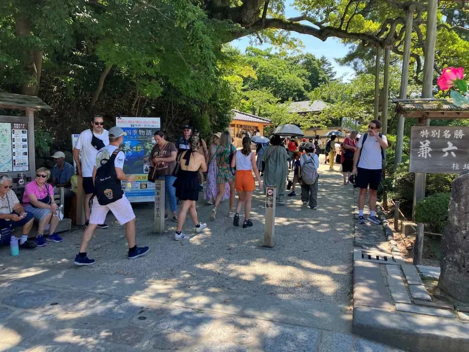 金泽吸引的西方游客多于东亚游客，打破日本旅游格局