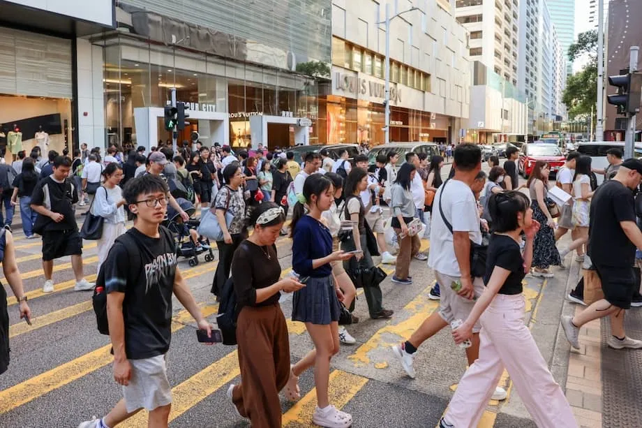 香港酒店在国庆假期入住率高企，但活动提前结束促使游客当天往返