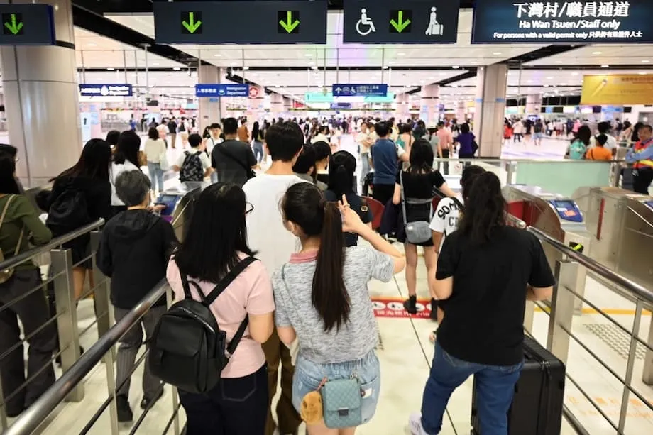 中国国庆黄金周出行创纪录，注重成本的游客转向国内外高性价比目的地
