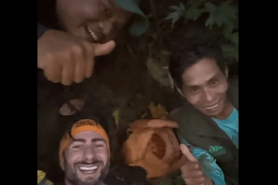 印尼重新发现珍稀大王花后，署名争议骤起