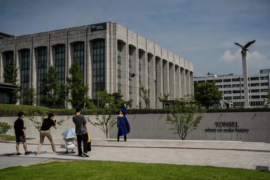 就业岗位日益稀缺，韩国学生推迟毕业并将目光投向首尔以外