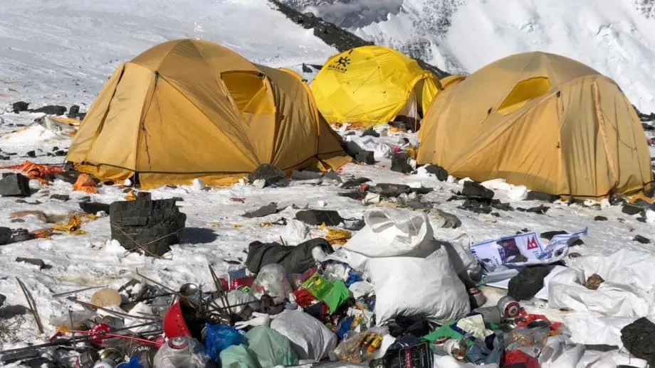 政策未能奏效，尼泊尔废除珠穆朗玛峰登山垃圾押金制度