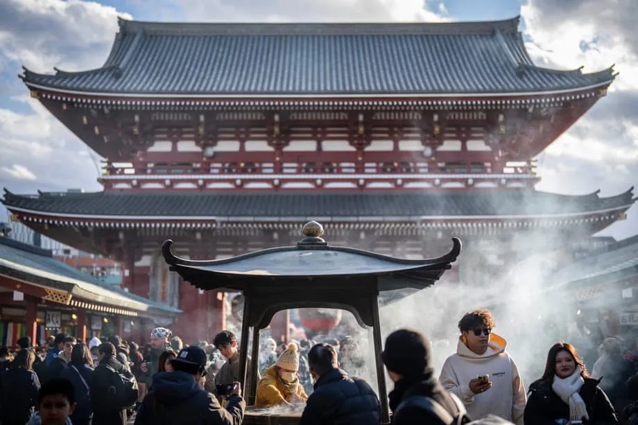 外交紧张冲击旅游业，日本中国游客人数骤降近五成