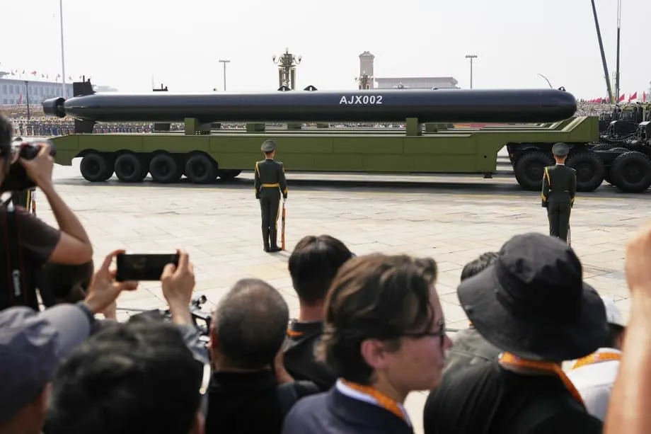 美国担忧中国最大型水下无人潜航器威胁西海岸，中国阐明其用途