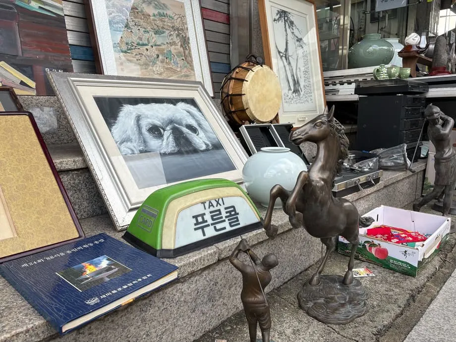 首尔周日街头市场：在三英里半的喧闹与历史中寻宝