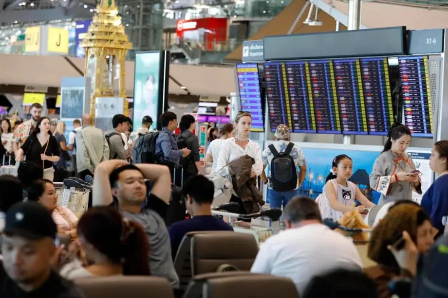 伊朗战争阻断全球航空燃油供应，亚洲旅客暑期面临航班削减和票价飙升