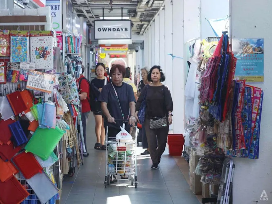新加坡组屋区零售业站在十字路口：传统、连锁与社区