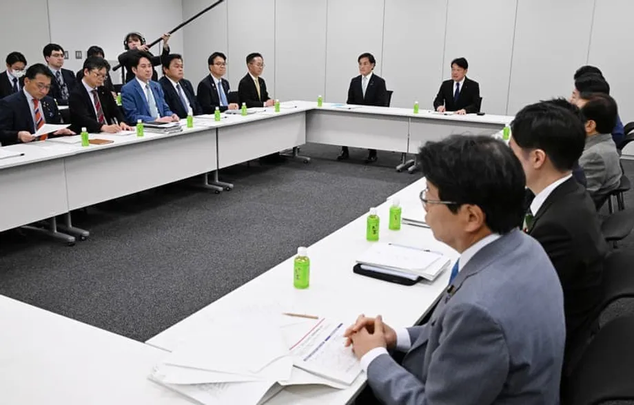日本考虑以1%食品消费税作为权宜之计，避免技术延误导致竞选承诺落空