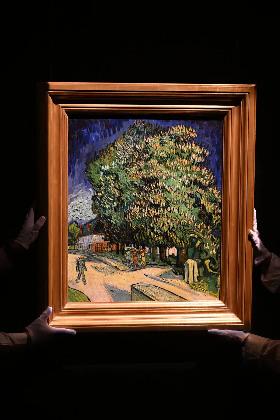 Van Gogh Unseen Since 1964 Draws Hong Kong Crowds Ahead of $180 Million Auction