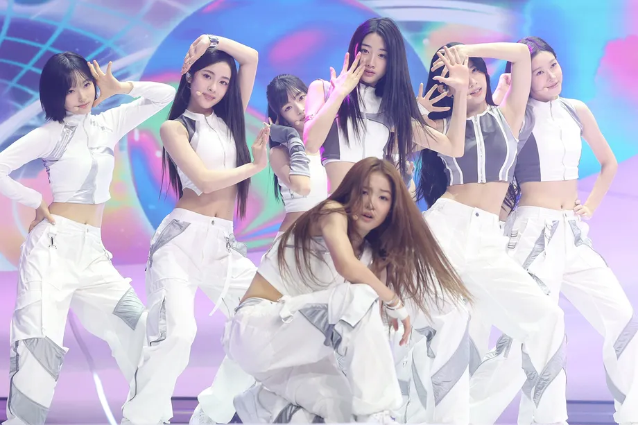 A2O Lite's Neon Sets 29-Hour Melon Debut Record as Lee Soo-man Returns