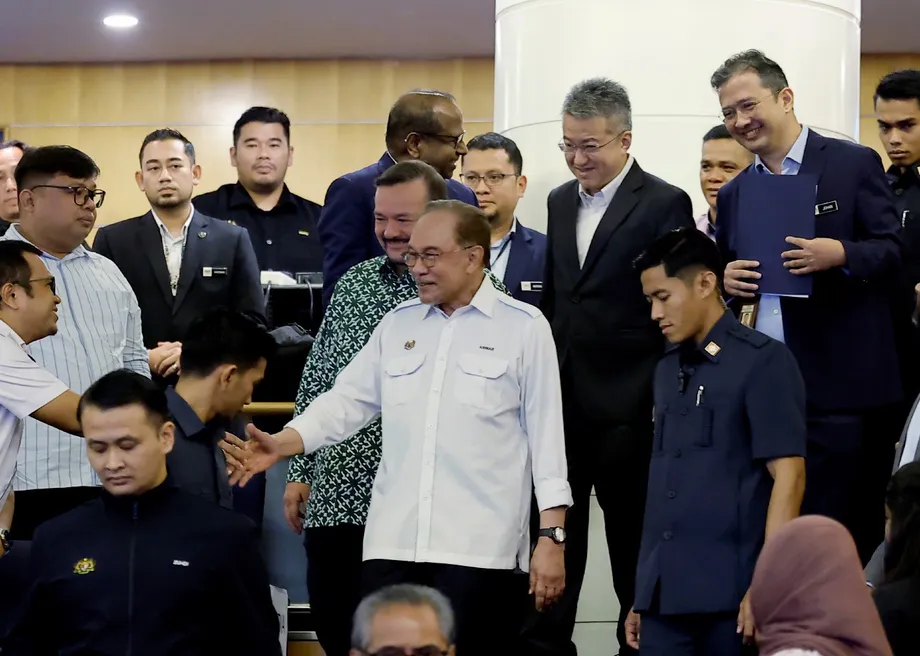 Anwar Says 1MDB Debt Remains Unpaid, With RM8.9 Billion Due Through 2039