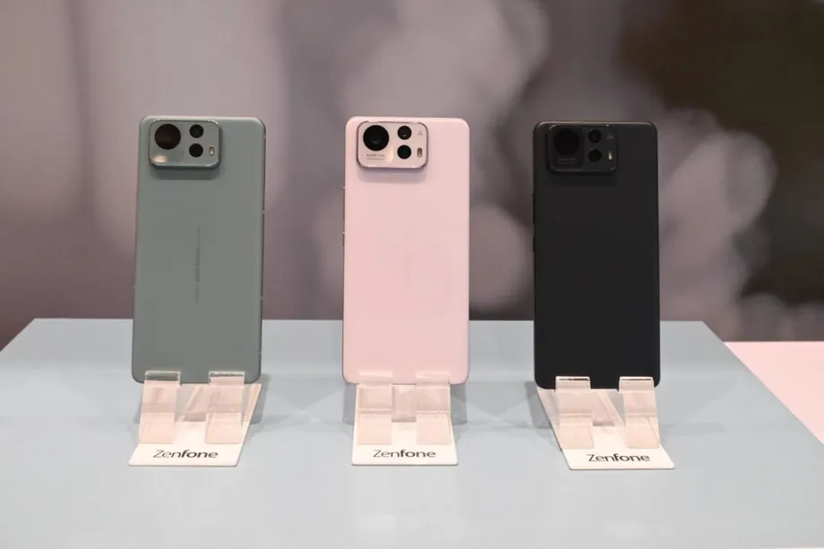 Asus Phone Stocks Sell Out at Taiwan Retailers as HTC Shifts Focus to AI Devices