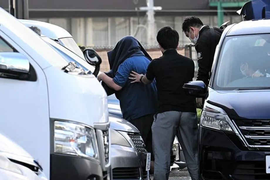 福冈一名男子因伪造教师资格证被捕，多年违规行为曝光